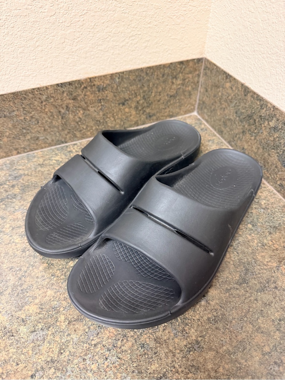 Women’s/Men's OOFOS Black Recovery Slide Sandals - Comfortable Everyday Slip-Ons